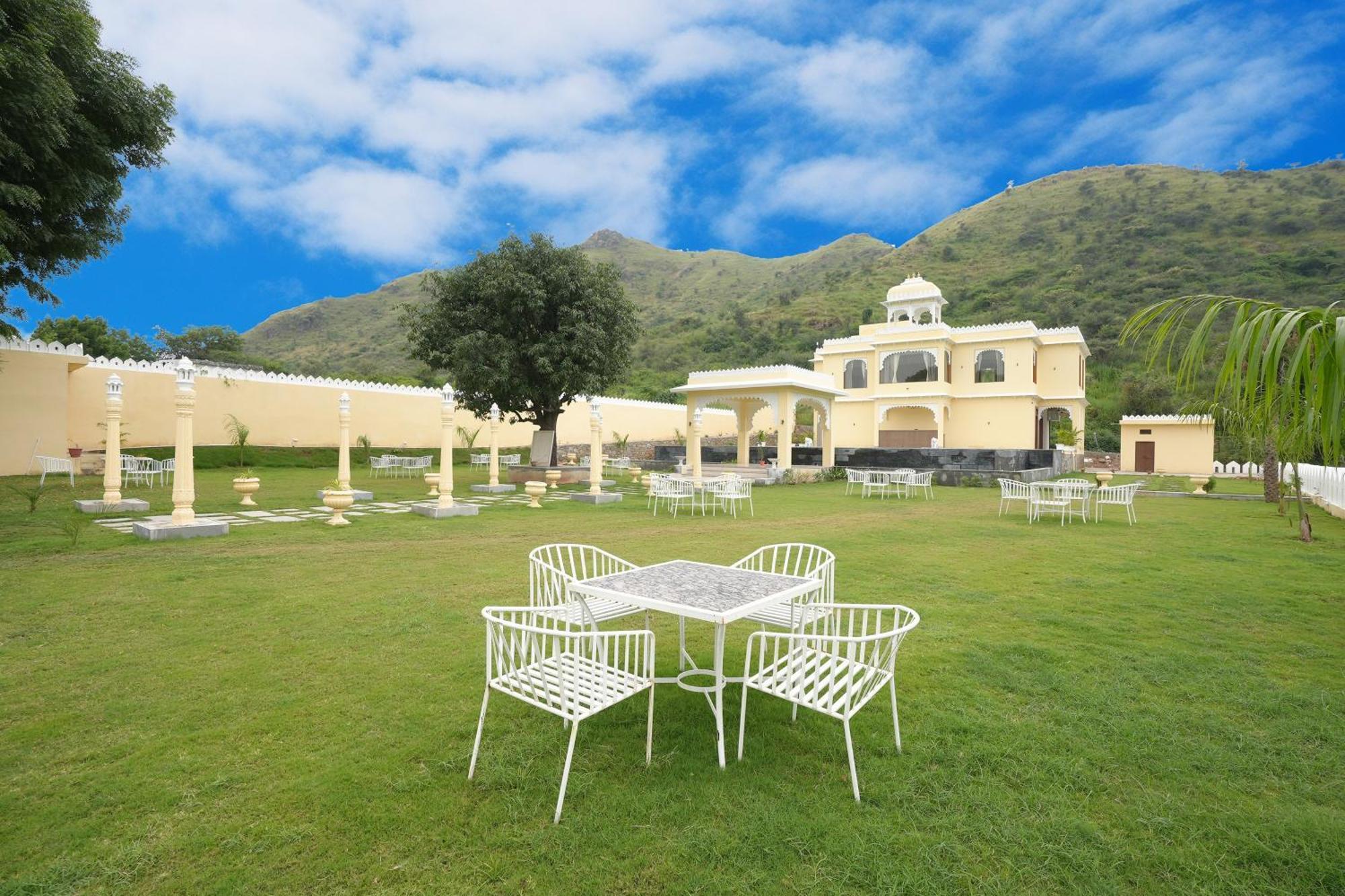 Maangarh Resorts Удайпур Екстериор снимка