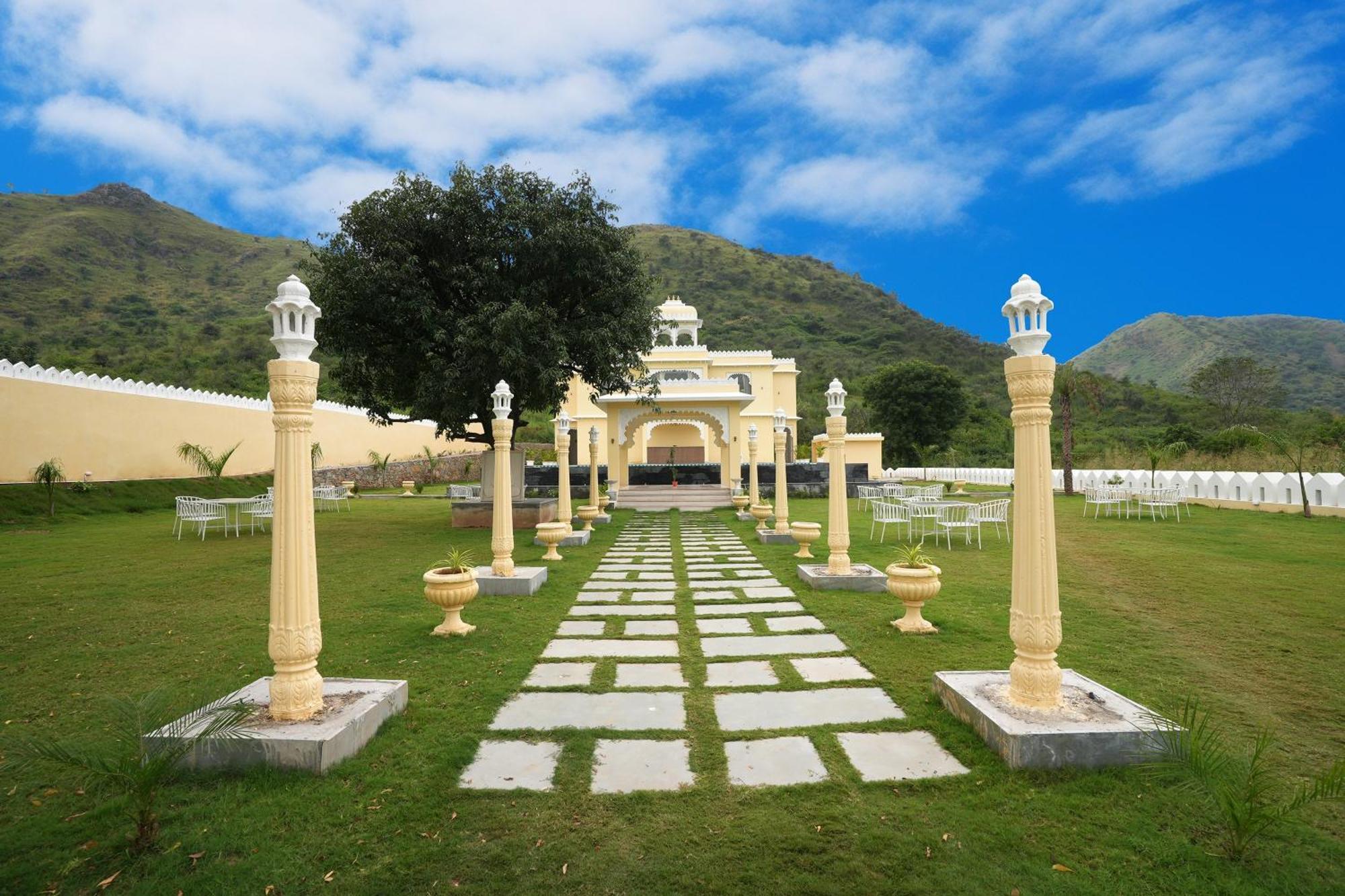 Maangarh Resorts Удайпур Екстериор снимка