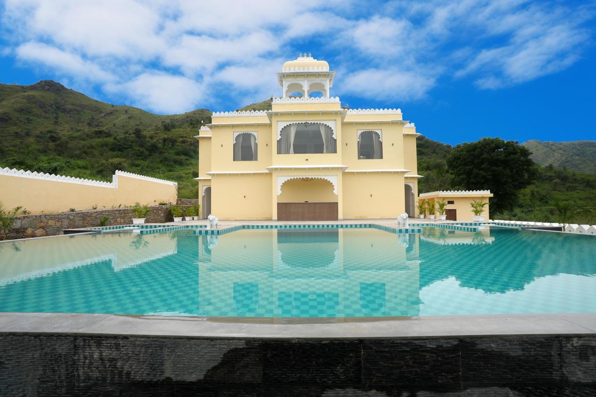 Maangarh Resorts Удайпур Екстериор снимка